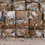 Colectare și reciclare hârtie – ziare, reviste și cutii din carton sortate pentru reciclare