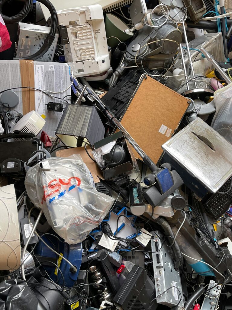 Colectare și reciclare DEEE – aparate electrice și electronice vechi