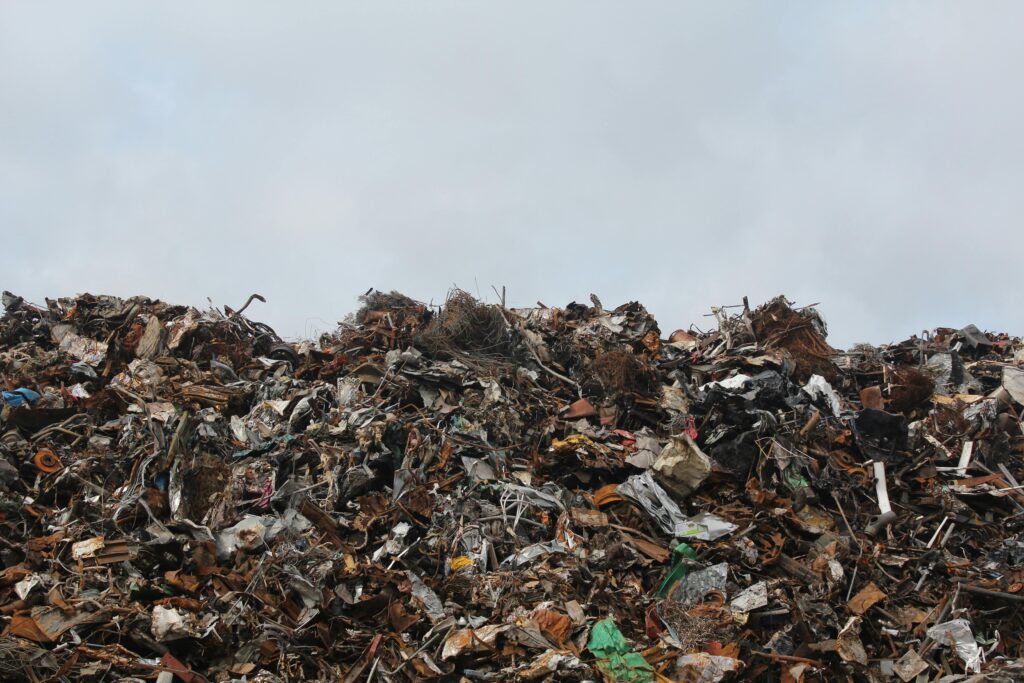 Colectare și reciclare metal – conserve, doze din aluminiu și resturi metalice